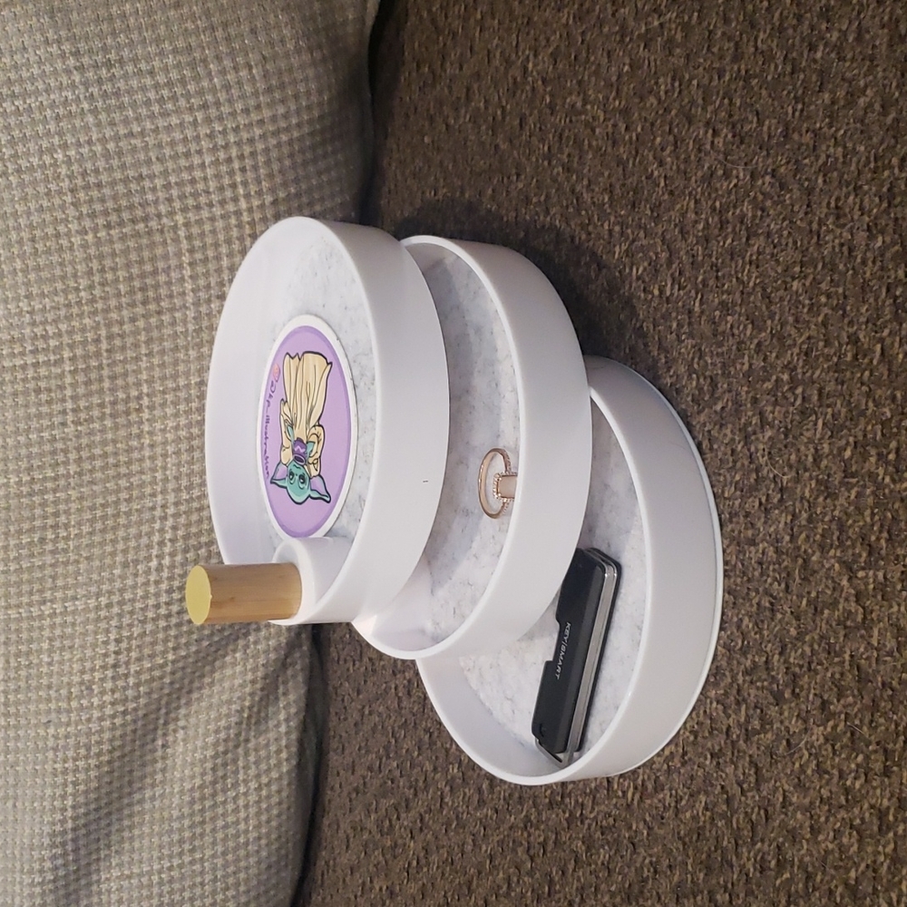 Small storage container